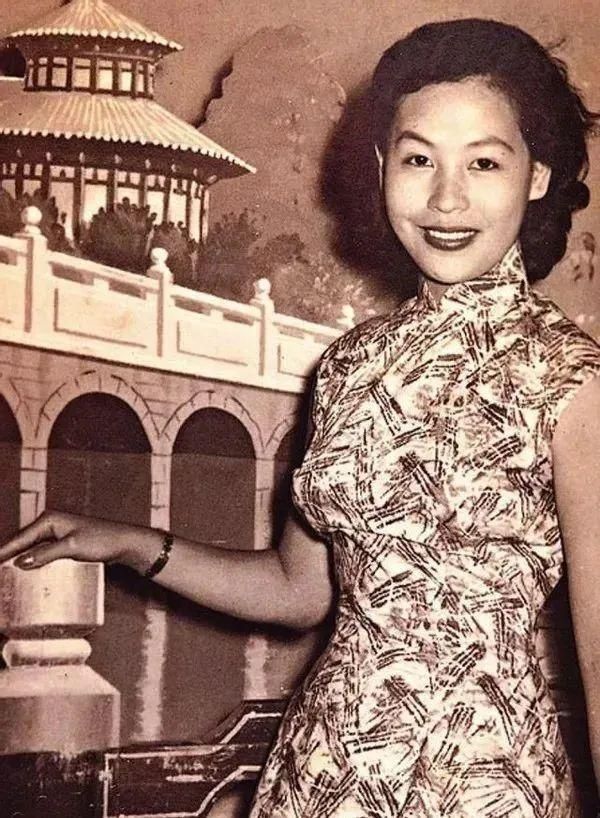 微变传奇广告美女